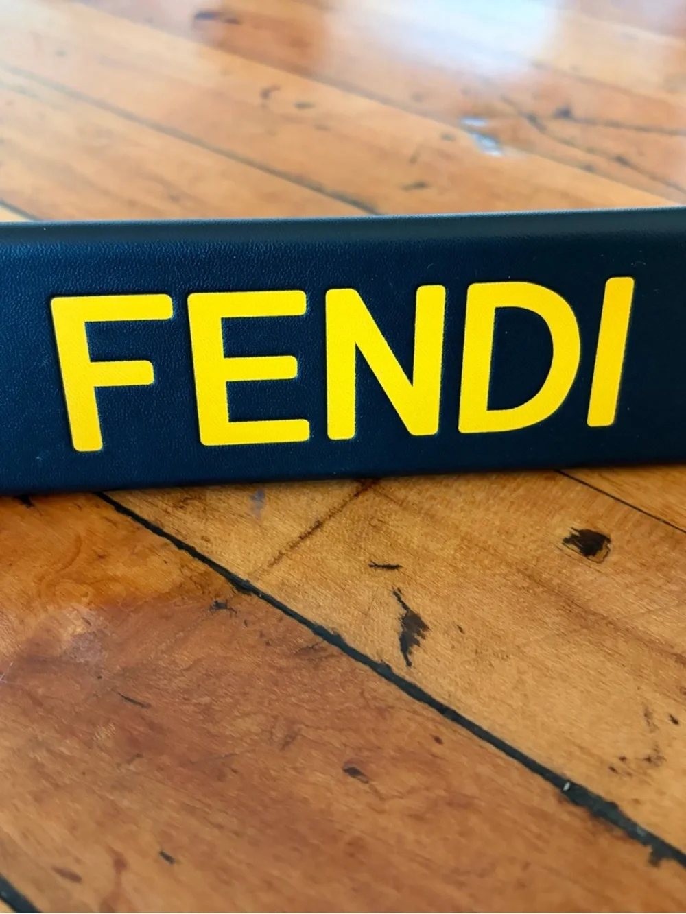 Fendi Orange Rectangular Sunglasses, case and cloth included - Picture 3 of 7